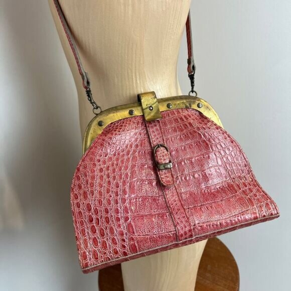 Vintage 70s 80s Red Genuine Leather Gold Metal Clasp Women's Crossbody Bag Purse - Picture 4 of 15